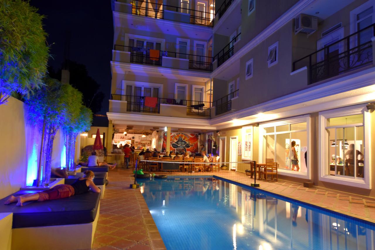 Mad Monkey Hostel Kampot (Adults Only) Dış mekan fotoğraf